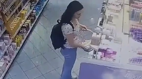 O kakvoj vladavini prava oni govore? Poznata blokaderka uhvaćena u krađi u marketu! (FOTO/VIDEO)