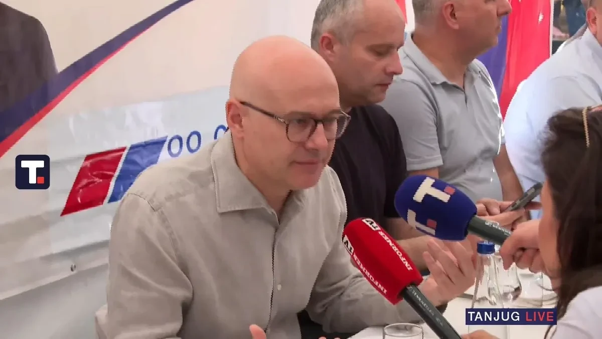 "Nije vreme za podele, moramo da sačuvamo državu!" Vučević u selu Kratovo prisustvovao skupu “Srbija pobeđuje”