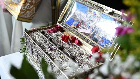 SPC objavio neverovatan broj! Evo koliko vernika se od Spasovdana do večeras poklonilo Bogorodičinom pojasu