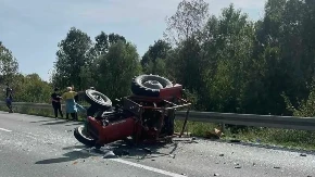Poginuo vozač traktora: Vozilo se prevrnulo u mestu Baraći, nesrećnom čoveku nije bilo spasa