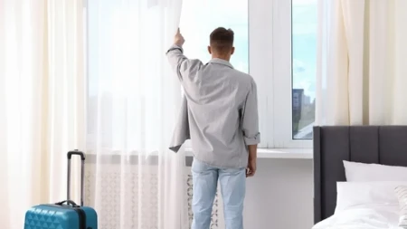 Iselili se iz kuće i preselili u hotel: Na taj način štede preko 1.000 dolara mesečno