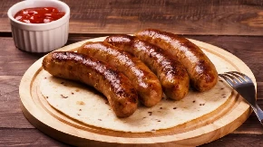 Trik kuvara za pečenje kobasica - sočne i ne pucaju  