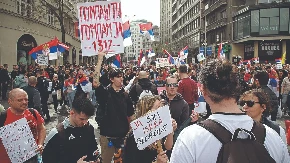 Ne biraju gde udaraju: Blokaderi i opozicionari povadiše oči jedni drugima