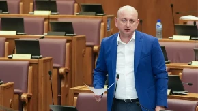 Knežević "zapalio" parlament u Podgorici: Znate ko je kriv! Produžite mu mandat ko Odiseju, njega je Penelopa čekala 20 godina!