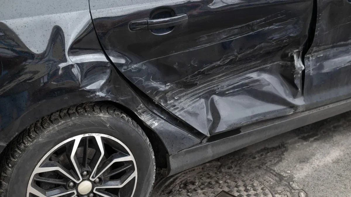 Probio zid zgrade pikapom, završio u kuhinji: Šok u Nemačkoj (FOTO)