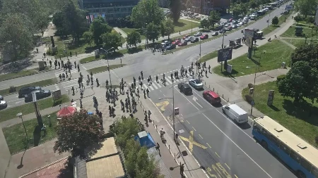 Nema blokadera po ulicama? Otišli da pumpaju sa luksuznog 'holideja', čuli da su izbori 10. jula!