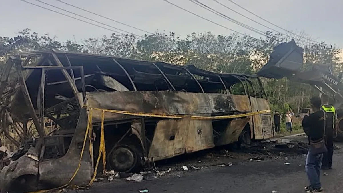 Najmanje 16 mrtvih u sudaru cisterne i autobusa: Snimci stravične nesreće u Indoneziji lede krv u žilama