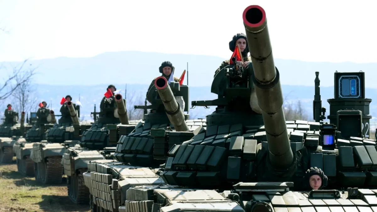 Vojska Srbije izvela tenkove! Načelnik Generalštaba stigao u Sremsku Mitrovicu