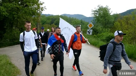 Peške 220 kilometara do Ostroga: Hodočasnici nose veru, nadu i sećanje na brata koji više nije sa njima