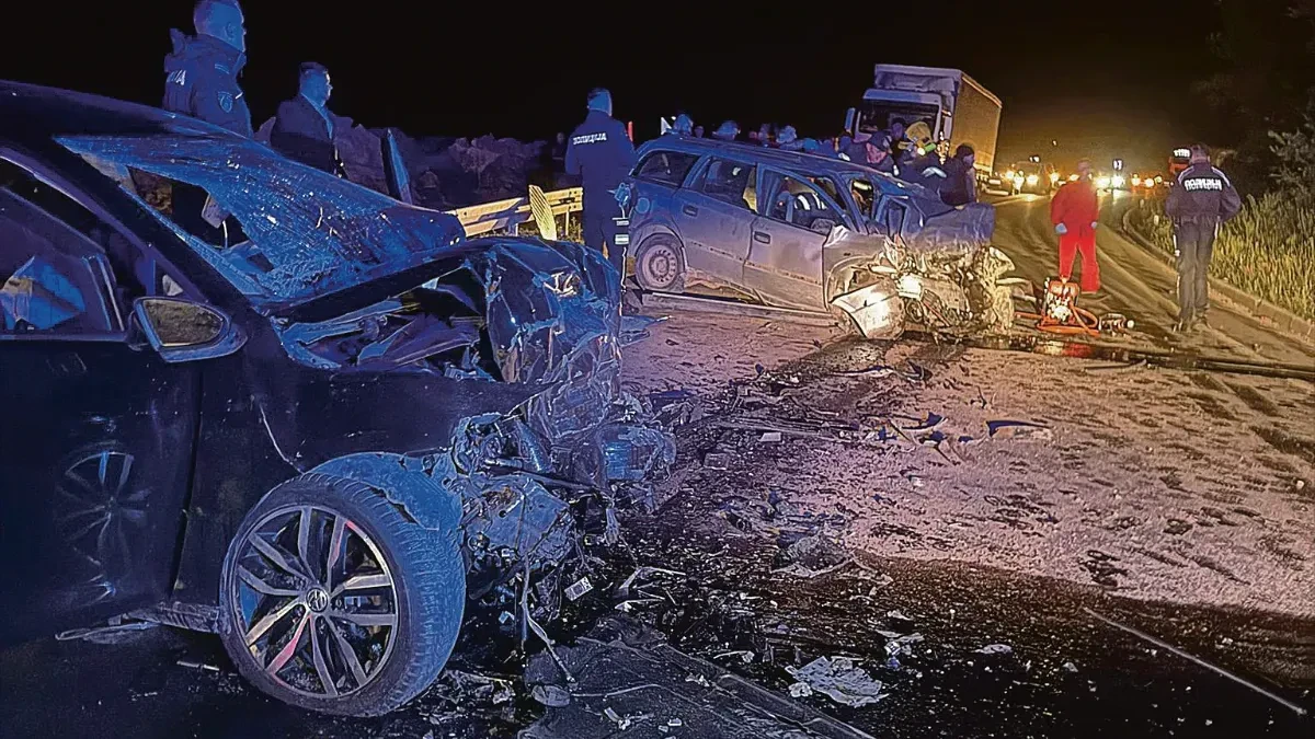 "Ne pamtimo ovakvu tragediju. Cela čaršija je zanemela": Novi Pazar se na Dan žalosti oprašta od nastradalih u sudaru