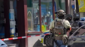 Talačka kriza u banci! Specijalci opkolili centar Zinciga, helikopteri nadleću grad! (FOTO)