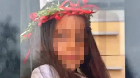 Potresne scene u Novom Sadu: Majka nestale devojčice slomljena na klupi, policija je svuda! (VIDEO)