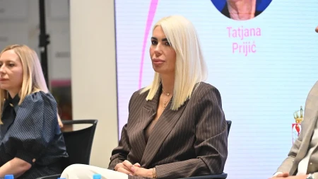 Moj sin je dar od Boga: Majka dečaka sa SMA Olivera Jovović na konferenciji „Nijedna mama nije sama“