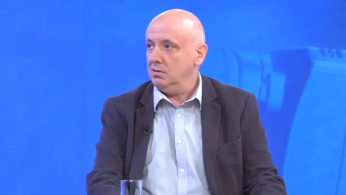 "Kad govori neko o ratu protiv novinara..." Radomirović: Do 2012. su naoružani specijalci upadali u redakcije i gasili medije!
