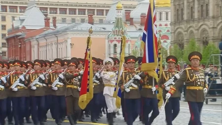 Kim poslao vojsku u Rusiju! Zapad drhti pred strojevim korakom vojnika iz Severne Koreje (VIDEO)