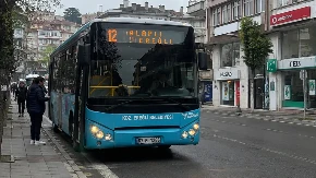 Vozač autobusa izašao da kupi hleb, pa doživeo šok: Kad je čuo vrištanje, umalo se onesvestio! (Video)