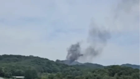 Stravična eksplozija u vojnoj fabrici, ima mrtvih! Širi se gusti crni dim, naređena potpuna mobilizacija (VIDEO)