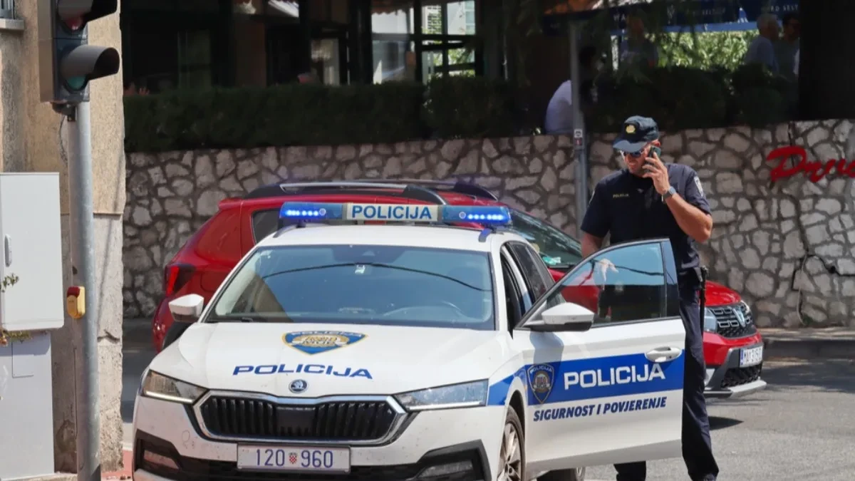 Pas napao psa u Šibeniku, kada su shvatili ko je uhapšeni i pas i gazda!