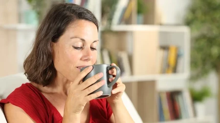 Pijete li ovo posle jela? Nutricionista tvrdi da topi kilograme kao od šale!