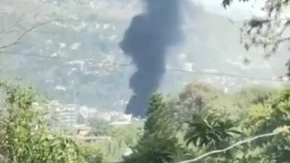 Pojavili se snimci sa mesta pada helikoptera! Širi se gusti crni dim, nema preživelih (VIDEO)