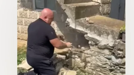 "Majko moja, jao!" Zmija ujela čuvenog Vladicu, drama snimljena kamerom (VIDEO)