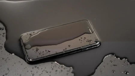 Jedan potez može trajno da vam uništi telefon: Većina ga napravi odmah nakon kvašenja uređaja