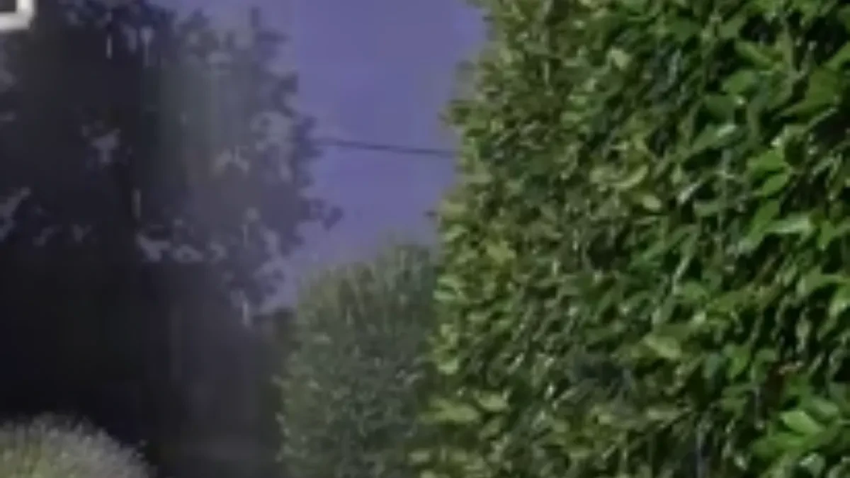 Olujno nevreme napravilo haos u Hrvatskoj: Vetar odneo krov mrtvačnice, grad zabeleo ulice