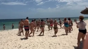 Hit snimak iz Tunisa! Srbi zaigrali "moravac" na plaži: "Ništa nismo planirali" (VIDEO)