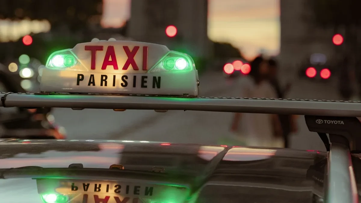 Lažni taksisti ojadili turiste u Parizu: Smislili originalnu prevaru, pa naplaćivali vožnju 2000 evra - evo čega su se dosetili