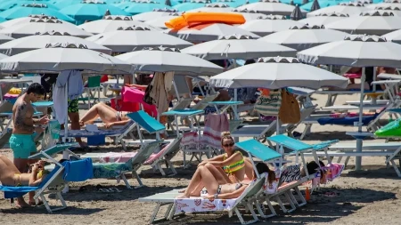 Greške na plaži mogu koštati i 500 evra - Srbi masovno letuju na ovim mestima