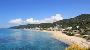 Jedno grčko letovalište osvojilo turiste iz Srbije - ležaljke se ne naplaćuju, smeštaj povoljan, kilometarska plaža