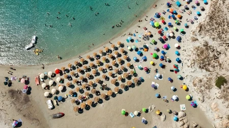 Zabranjeni suncobrani na poznatoj plaži: Ulaz od 100 do 500 evra, a ko uradi ovo platiće 3.500€
