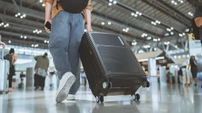 Ne kupujte kofer dok ovo ne pročitate: Jedna greška može da vam upropasti celo putovanje – mnogi je prave nesvesno!