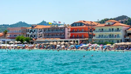 Zabranjeno kupanje na omiljenoj plaži mnogih Srba: Pukla cev, kanalizacija iscurela u more