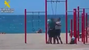 Manijak izrežirao svoju smrt i pobegao u Španiju: Pogledajte kako je uhapšen na plaži dok trenira (VIDEO) 