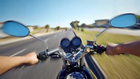 Vozio motocikl 275 km/h na auto-putu! Snimke sulude vožnje objavljivao na društvenim mrežama (VIDEO)
