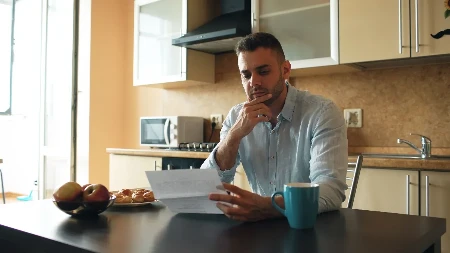 Danima je mislio da mu stanodavac pretura po stvarima i ostavlja poruke: Kada je doznao pravu istinu, sledio se od šoka