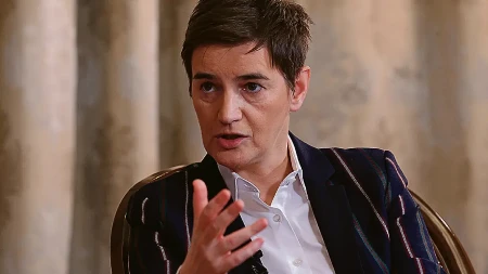 Brnabić ogolila besmislenost bloakdera: Vučić im jedan dan izolovan, drugi dan potrčko svetskih sila!