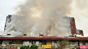 "Sve nam je izgorelo, ovo je pakao" Vlasnici lokala uspaničeno iznose robu iz "Enjuba", borba sa stihijom traje dva sata! (FOTO/VIDEO)