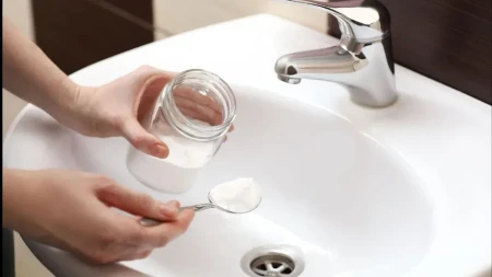 Smrdi vam iz kupatila čim krene kiša? Sipajte ovo u odvod i neprijatan miris nestaje za 30 minuta