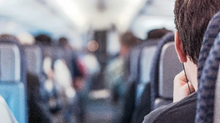 Putnik divljao u avionu: Drama na letu za Amsterdam, posada morala da interveniše