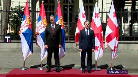 Svečani doček u Tbilisiju za predsednika Vučića! Okačeno hiljade srpskih zastava! (VIDEO)
