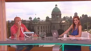 Voditeljka se zaledila od straha! Nastao haos u emisiji uživo: "Suze mi kreću..."