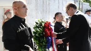 "Uveren sam da je ovo temelj jačanja prijateljstva" Vučić položio venac na Spomenik herojima u Tbilisiju