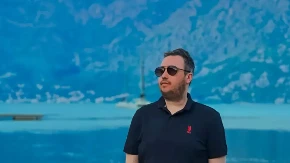 Gej afera pevača trese region! Voditelj ga javno raskrinkao: "Molio me je"