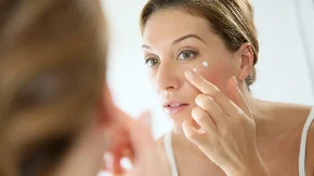 Pitali smo dermatologa: Koji sastojci zaista pomažu da koža sporije stari?