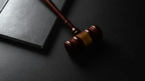 Sudiju zabolela glava od ovog slučaja: Žena tužila Boga, pa zbog jedne stvari potražuje gomilu para - u sve umešan i Sotona