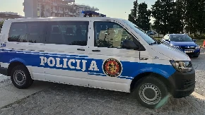 Baka zbog snaje noćila iza rešetaka na golom betonu! Dok nadležne službe godinama okreću glavu od torture, policija trenira strogoću