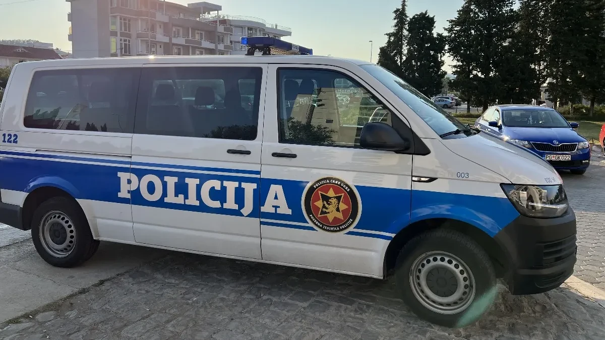 Lopovi iz auta odneli 102.000 evra u Baru: Jedan pratio žrtvu, drugi razbio staklo