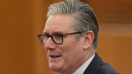 Starmer zalepljen za fotelju: Ne dam svoje privilegije!